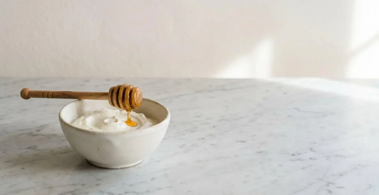 Ingredienti naturali freschi per maschere viso fatte in casa